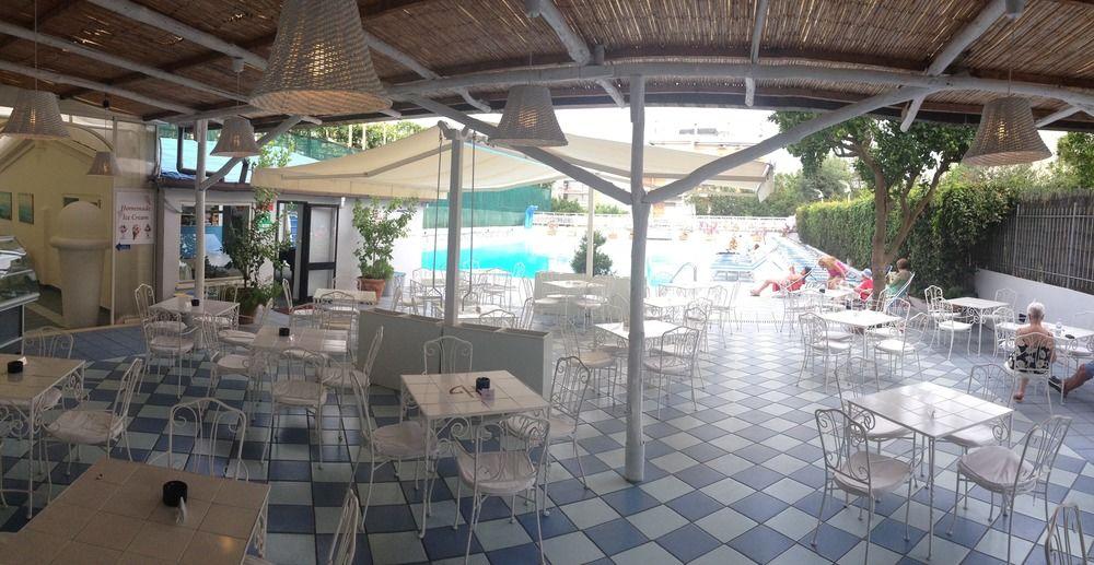 Grand Hotel Flora Соренто Екстериор снимка