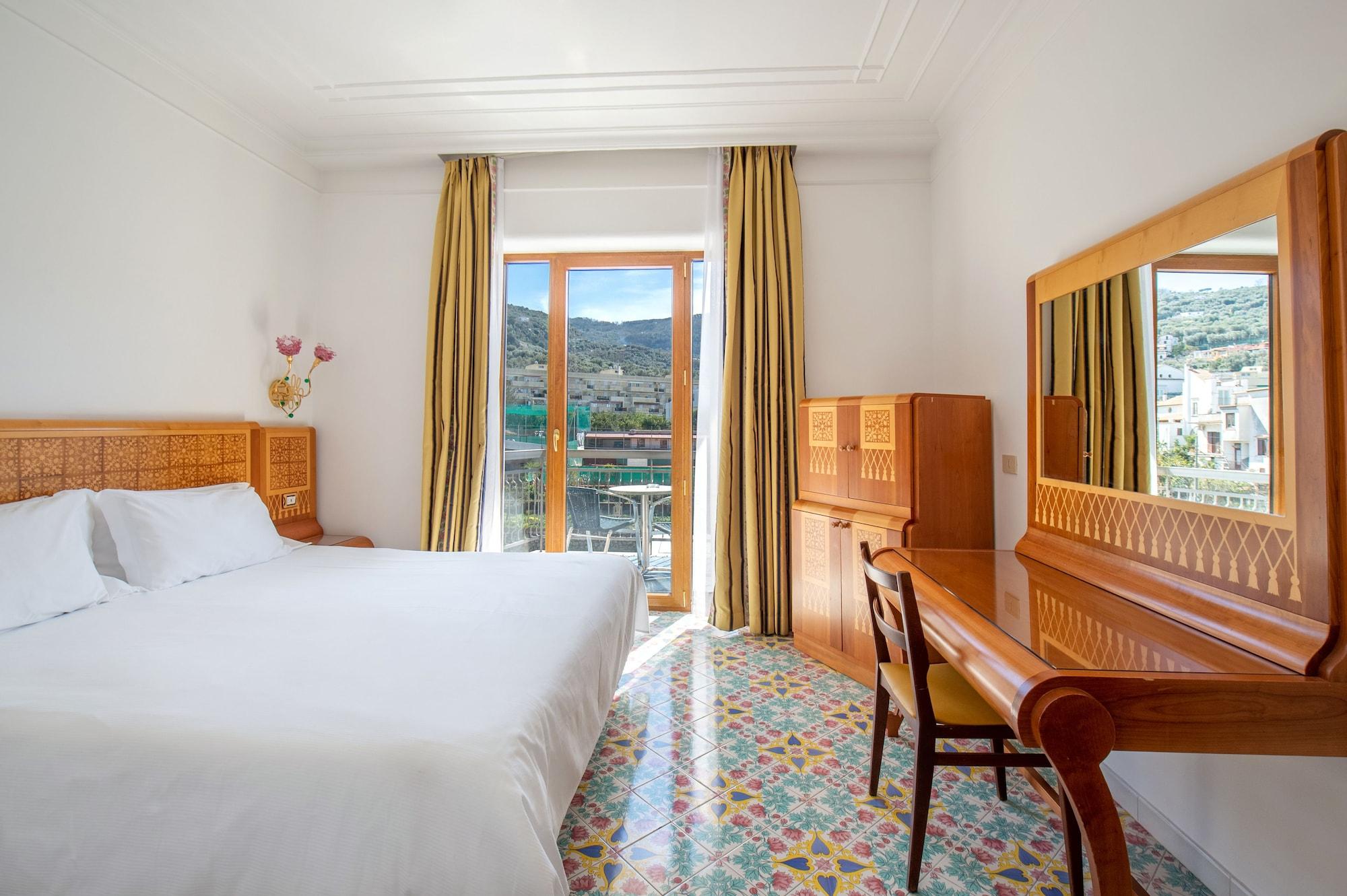 Grand Hotel Flora Соренто Екстериор снимка