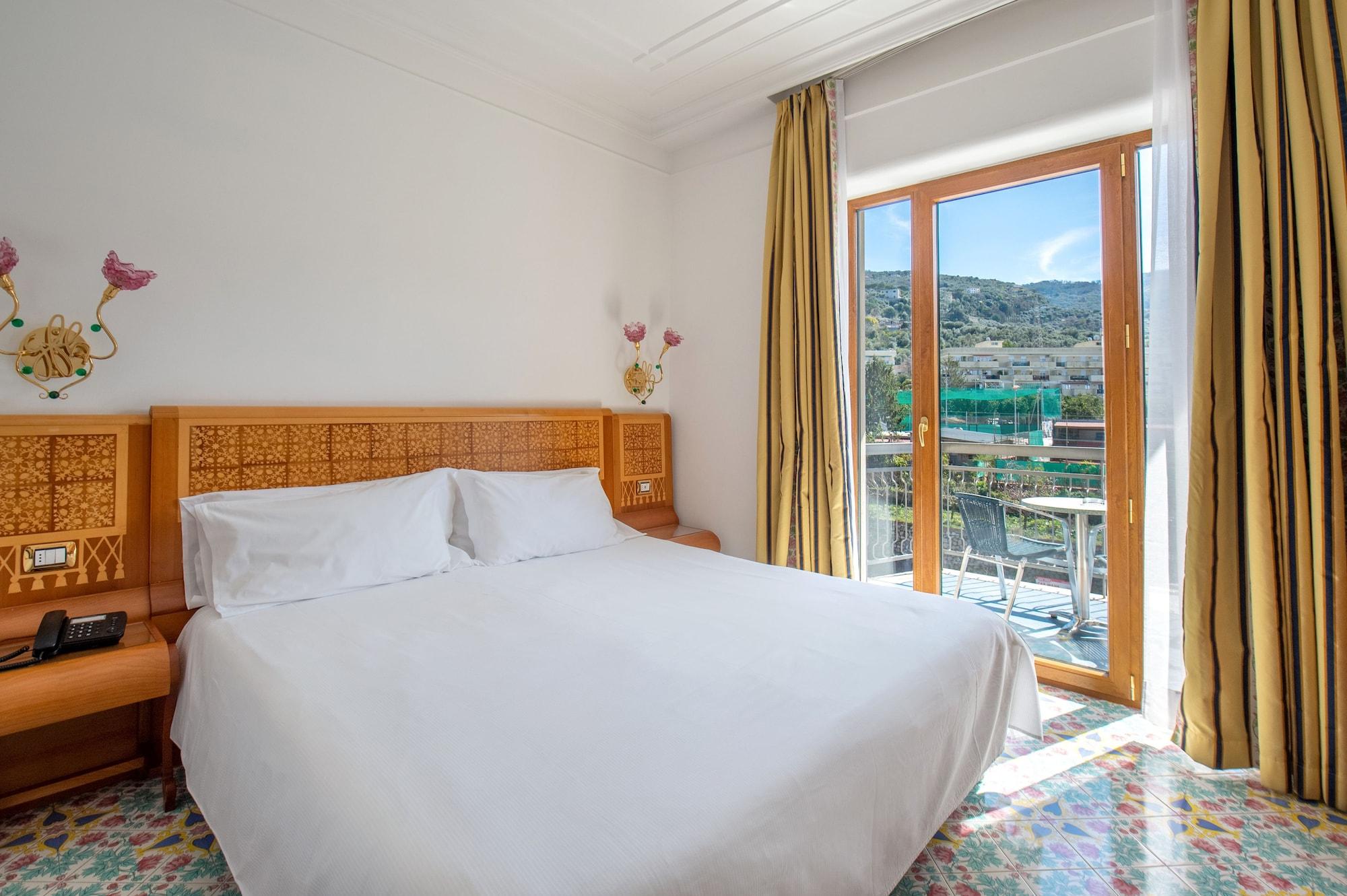 Grand Hotel Flora Соренто Екстериор снимка