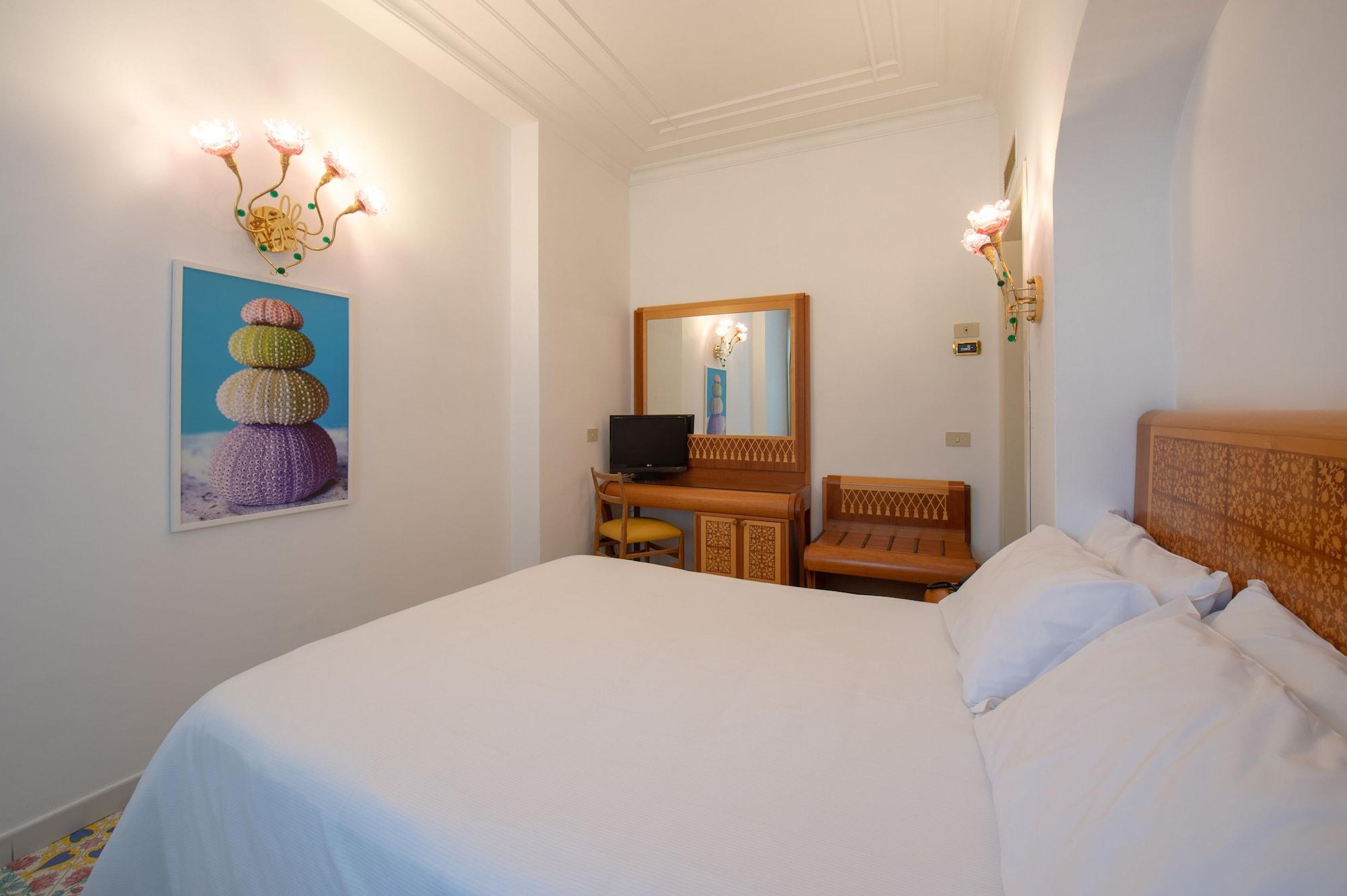 Grand Hotel Flora Соренто Екстериор снимка