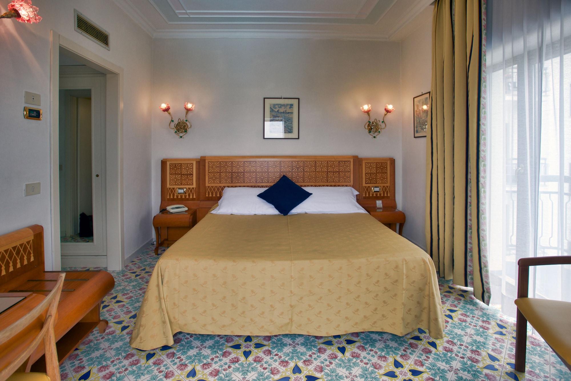 Grand Hotel Flora Соренто Екстериор снимка