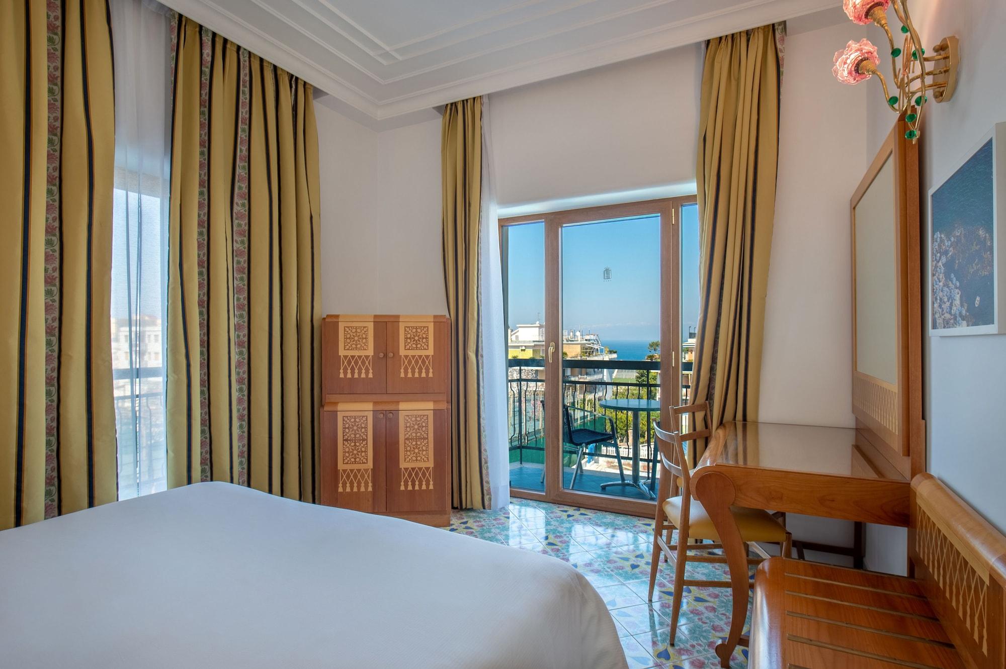 Grand Hotel Flora Соренто Екстериор снимка