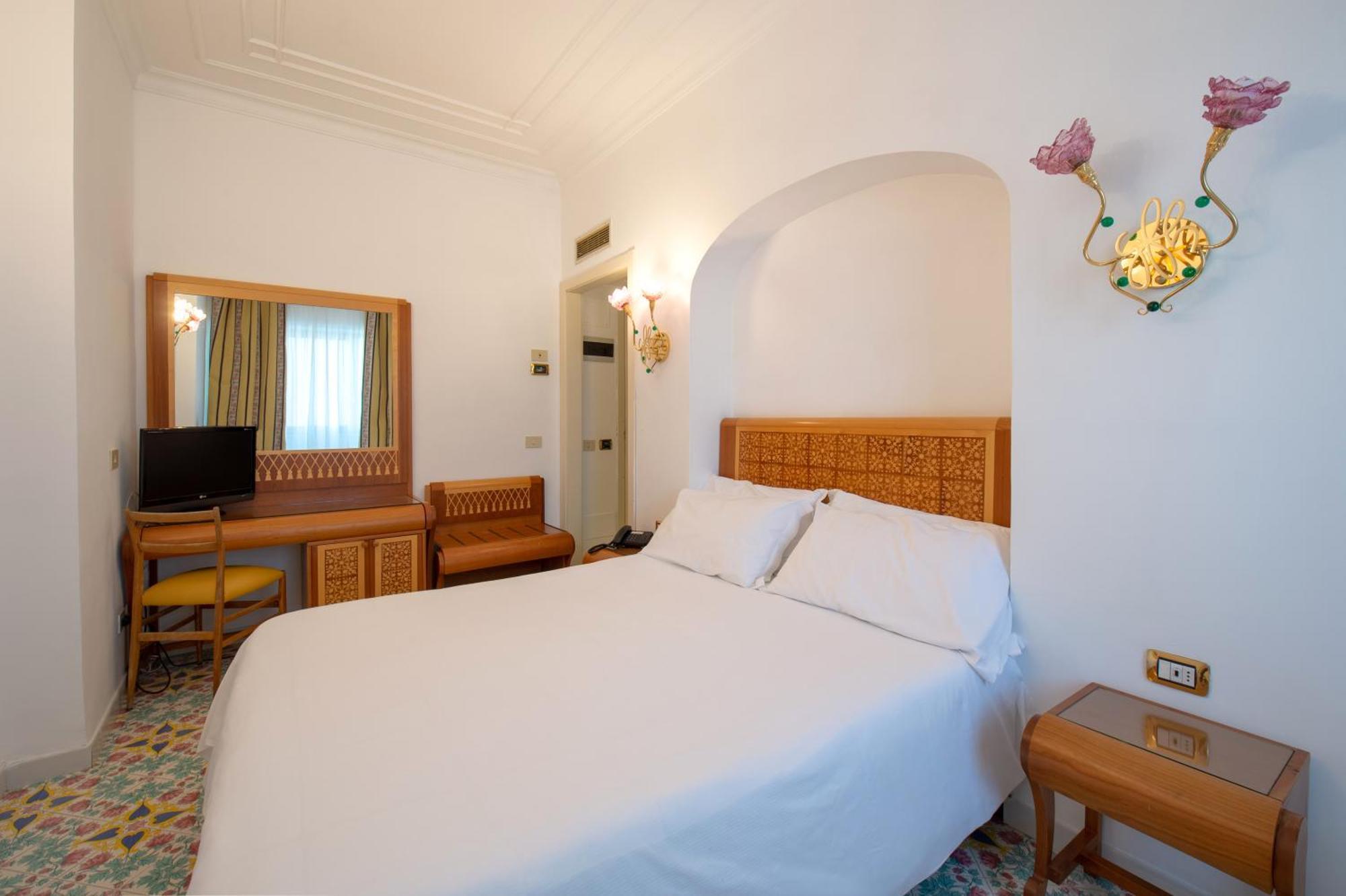 Grand Hotel Flora Соренто Екстериор снимка
