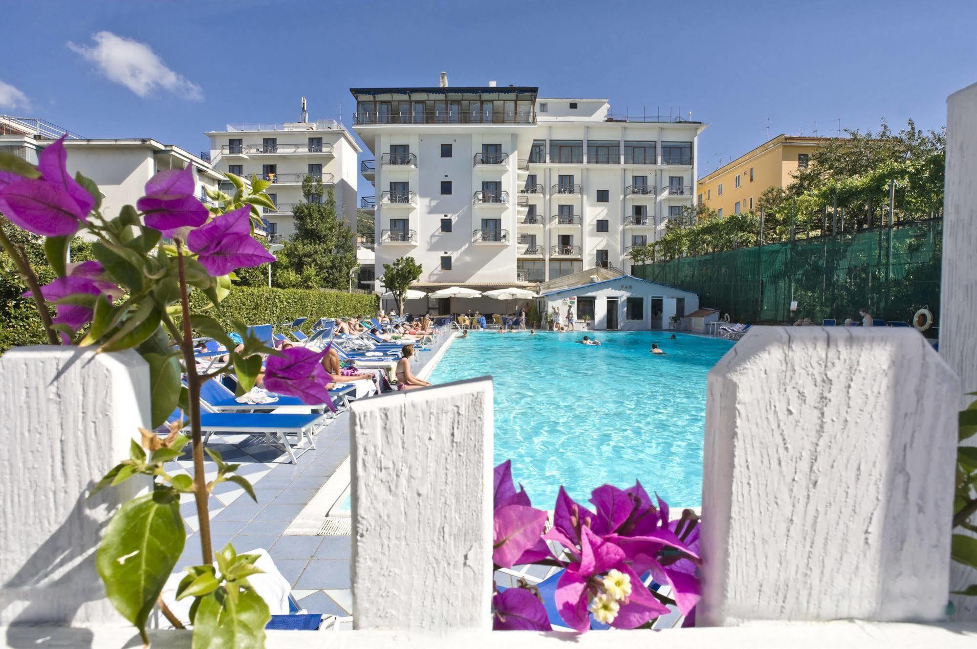 Grand Hotel Flora Соренто Екстериор снимка