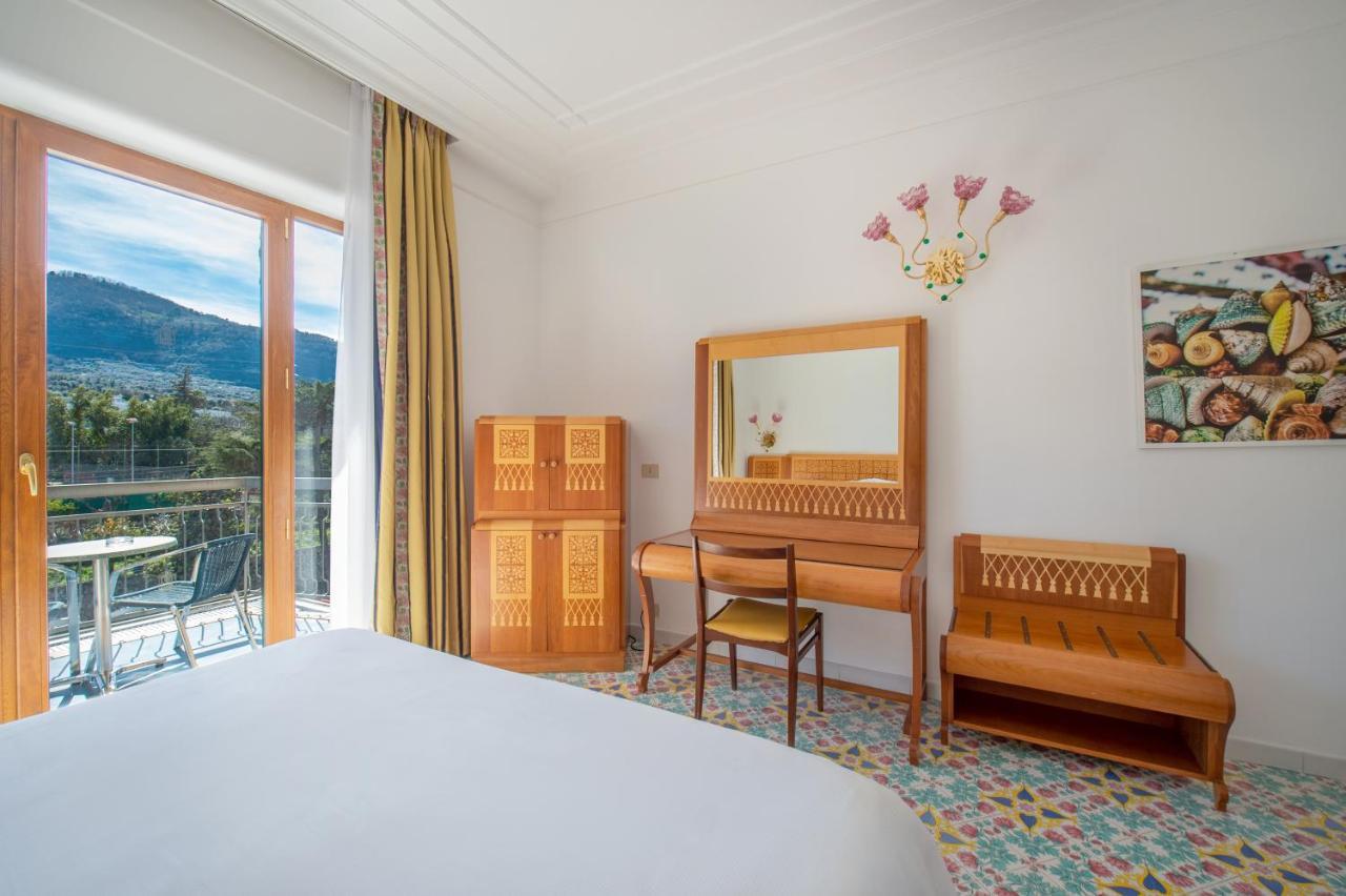 Grand Hotel Flora Соренто Екстериор снимка