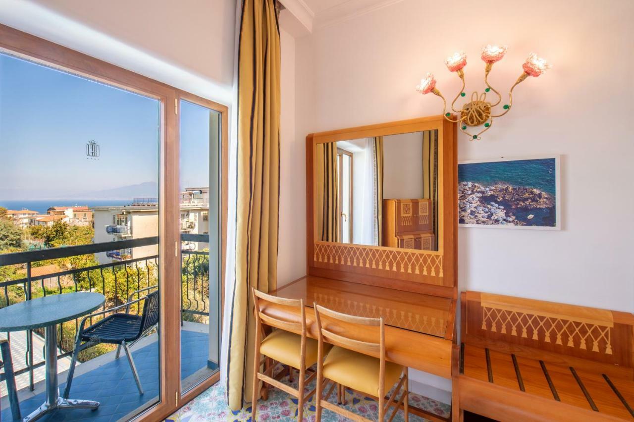 Grand Hotel Flora Соренто Екстериор снимка
